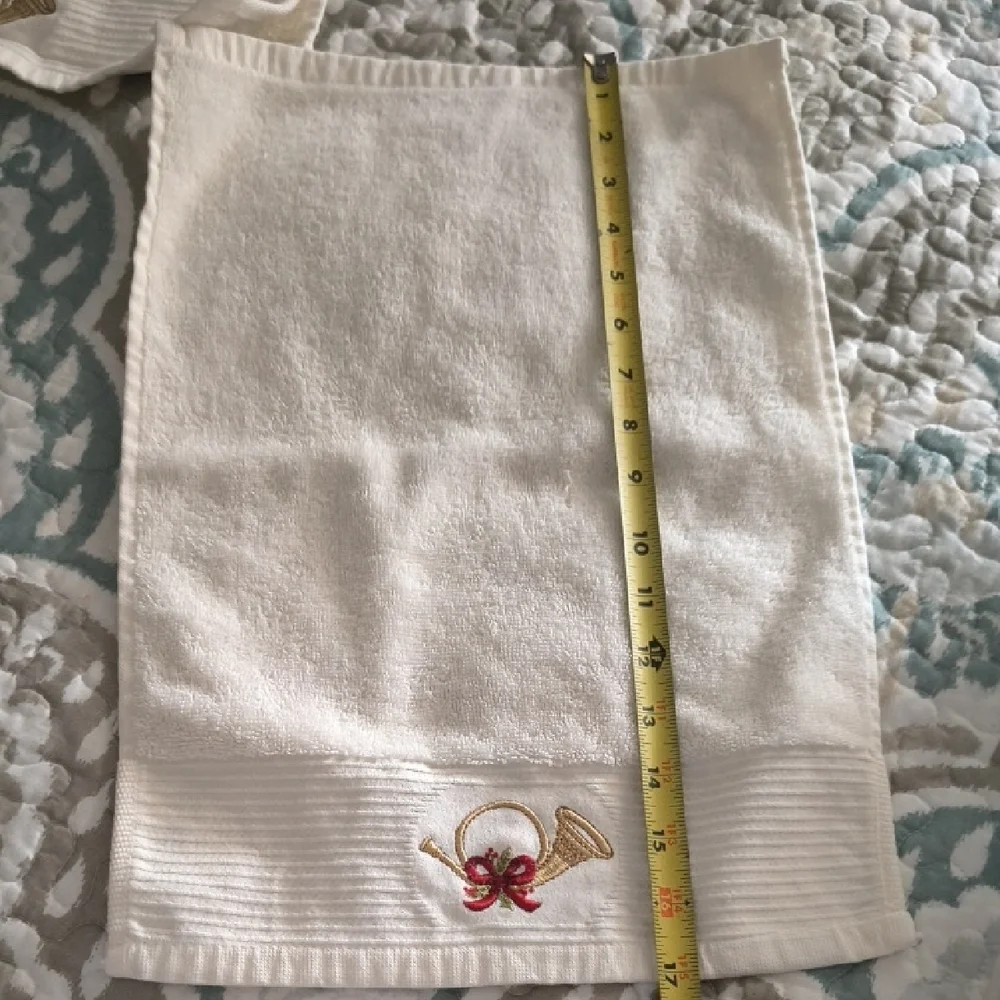 Elegant Cream Hand Towels with Embroidered Design
